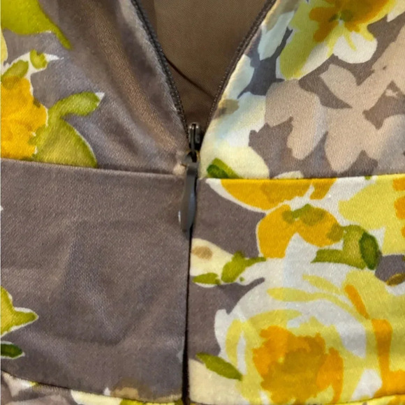 R&K Dress Size 14 1950’s / 1960’s Style Pleated Yellow and Grey Floral Dress. - Picture 8 of 11